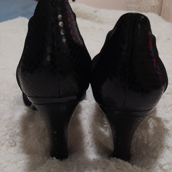 Arturo Chiang Studded Black Heels with Elegant Straps - Picture 6 of 12